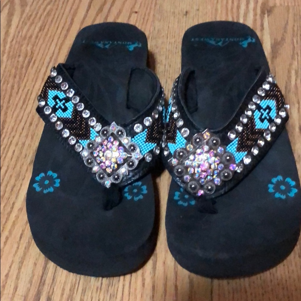 Mountain West bling flip flops